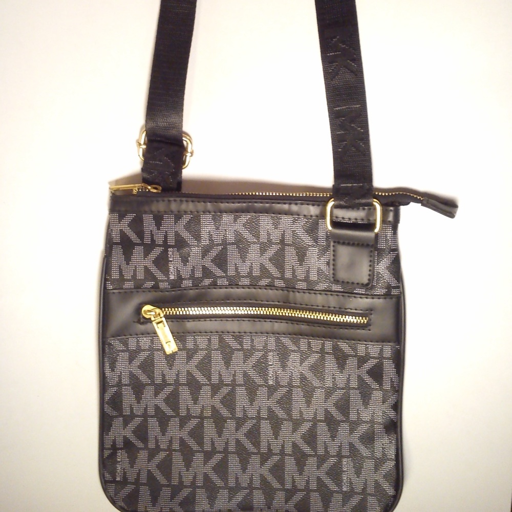 Designer Handbag - Picture 3 of 5